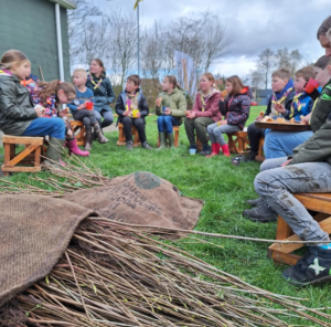 pauze in de kring met zaailingen op voorgrond